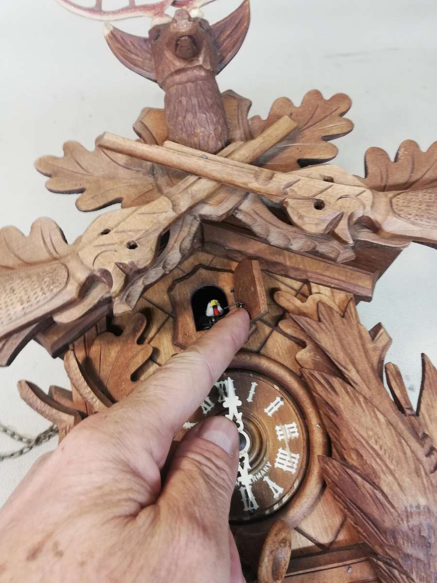 Working Large 600mm Hand-Carved Black Forest Hunter Cuckoo Clock - Germany