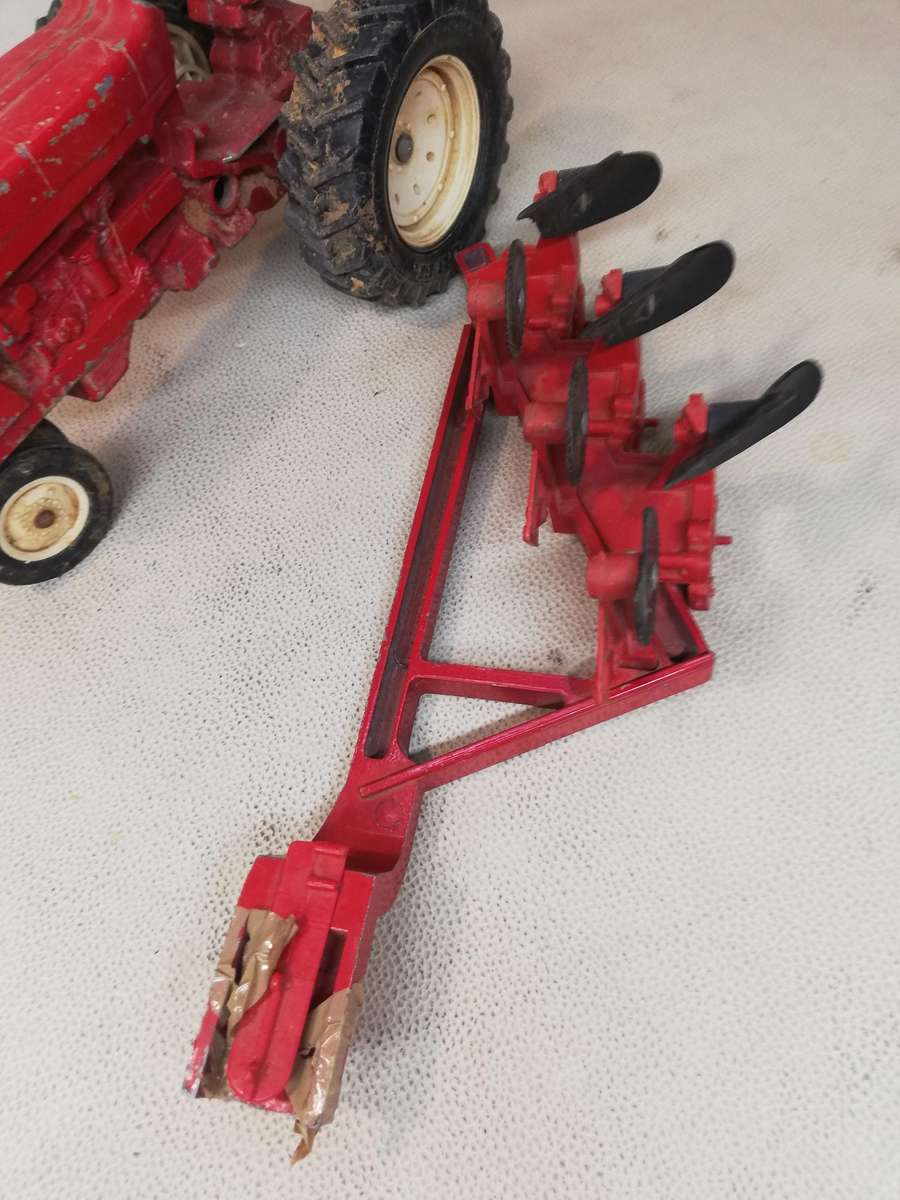 Vintage ERTL International Harvester Tractor With A Lot of Implements - Diecast 1:16 Scale