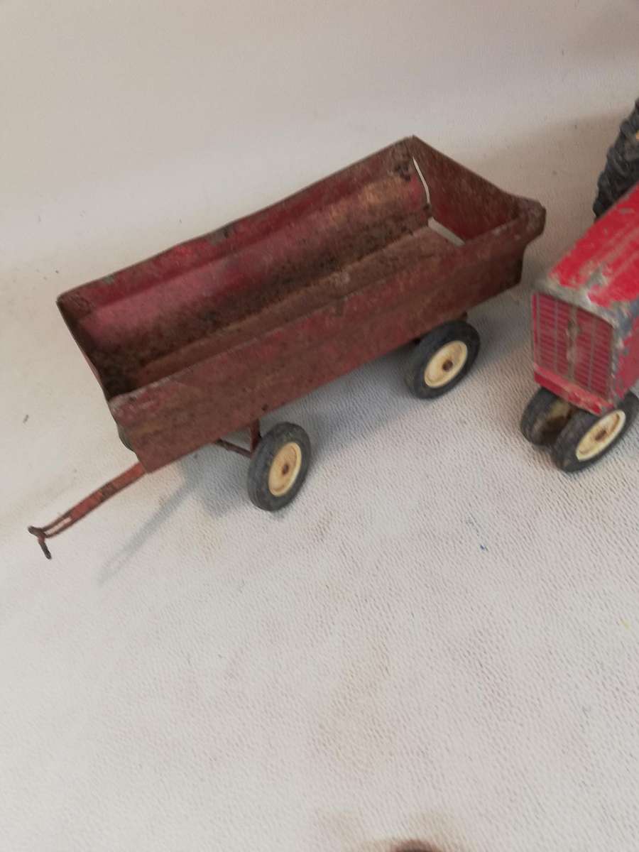 Vintage ERTL International Harvester Tractor With A Lot of Implements - Diecast 1:16 Scale