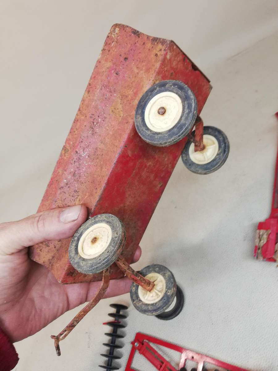 Vintage ERTL International Harvester Tractor With A Lot of Implements - Diecast 1:16 Scale