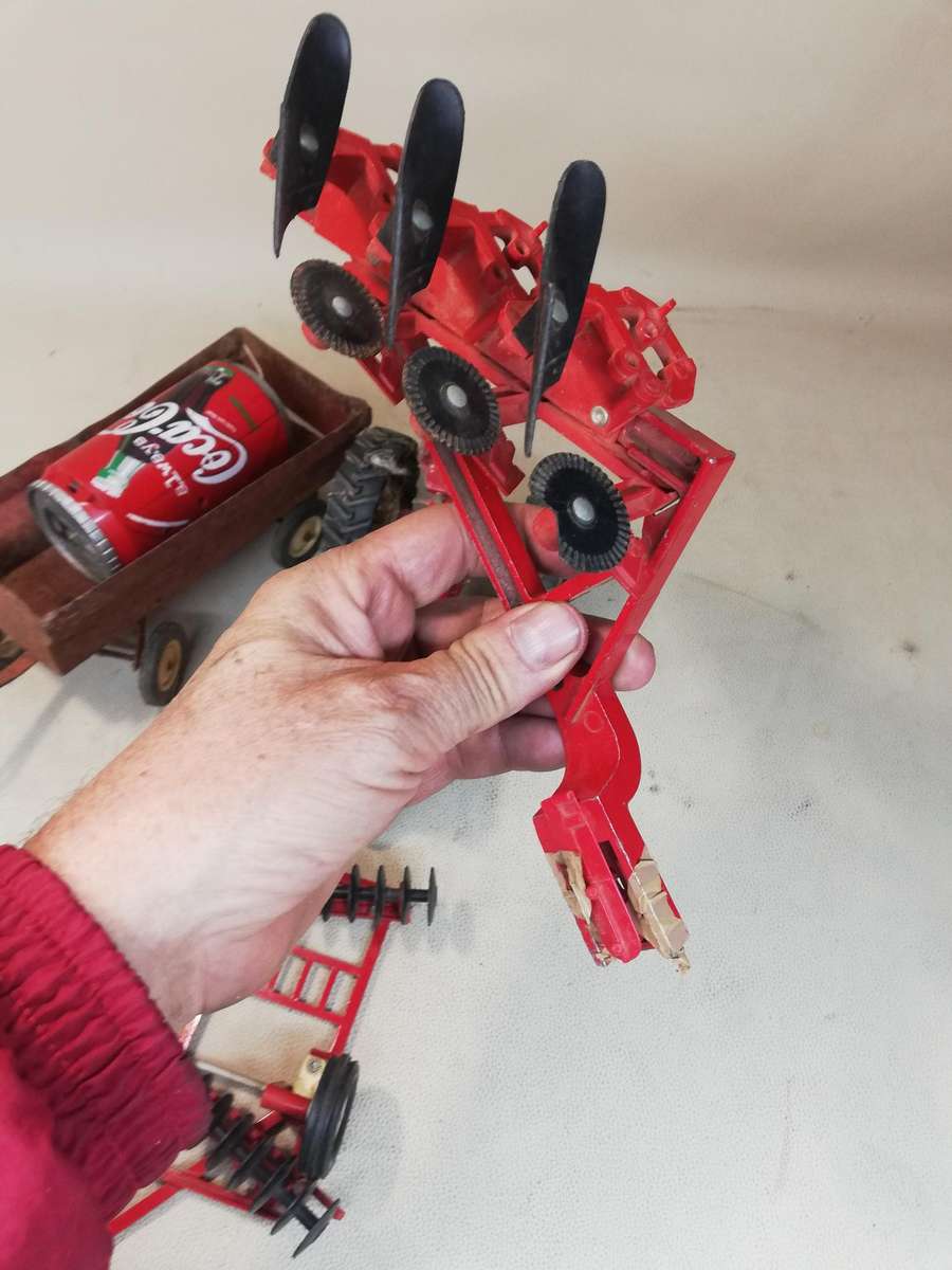 Vintage ERTL International Harvester Tractor With A Lot of Implements - Diecast 1:16 Scale