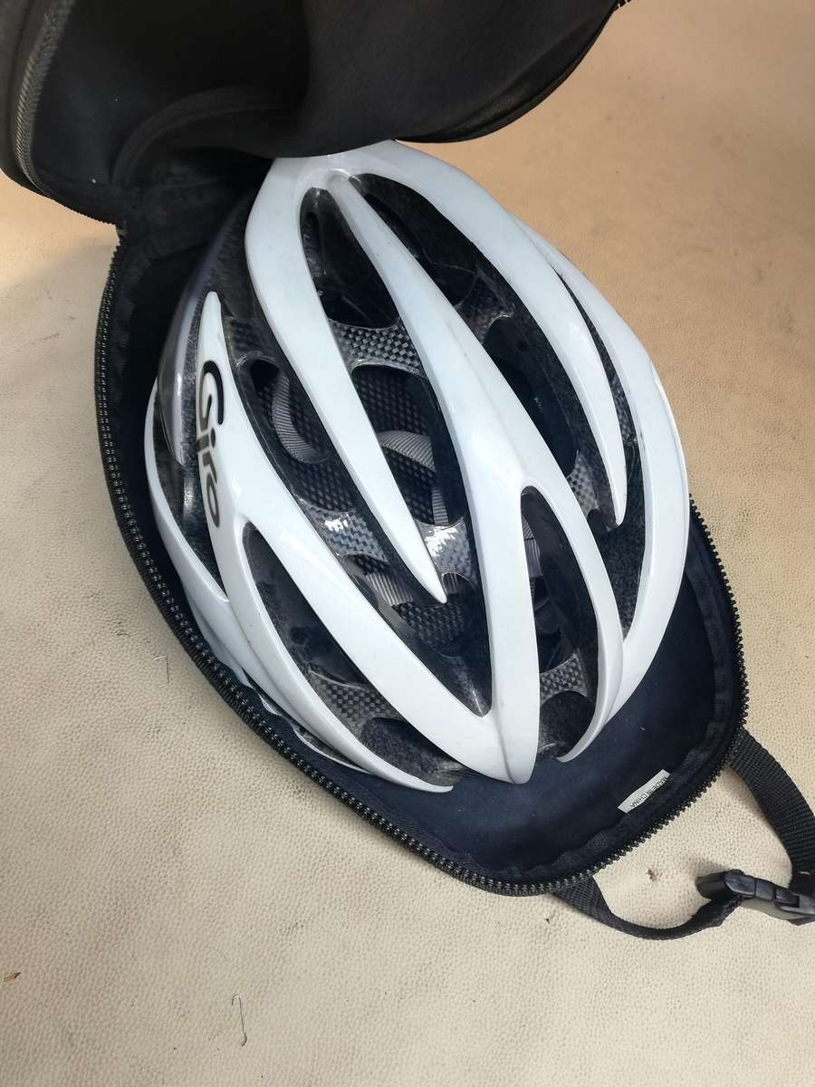 GIRO Atmos Helmet G134  Large 59 - 63cm with Pod Carrying Case