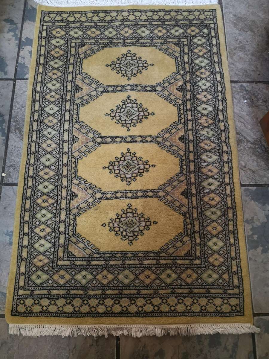 MAGNIFICENT!!! JALDAR BUKHARA PAKISTANI WHOOL RUG, HAND MADE 1240mm X 790mm