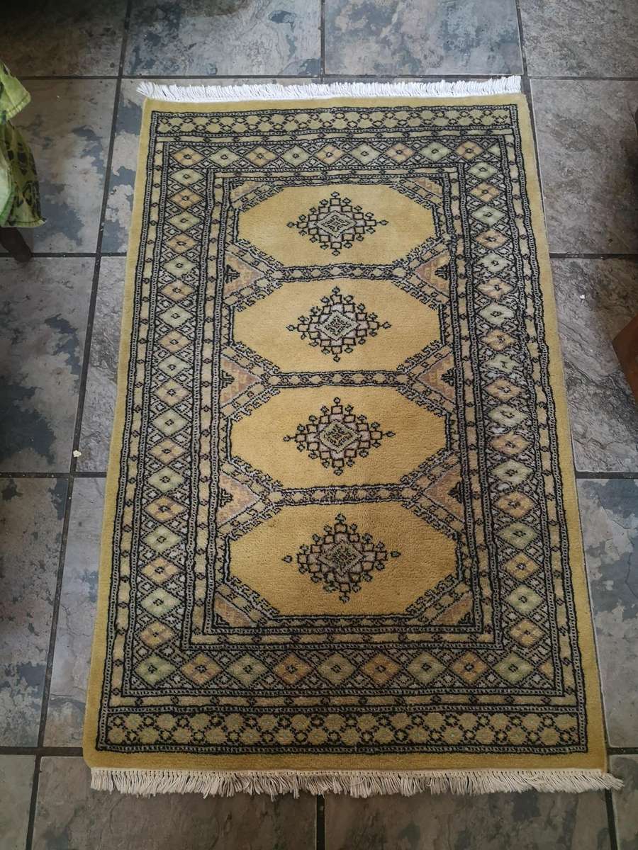 MAGNIFICENT!!! JALDAR BUKHARA PAKISTANI WHOOL RUG, HAND MADE 1240mm X 790mm