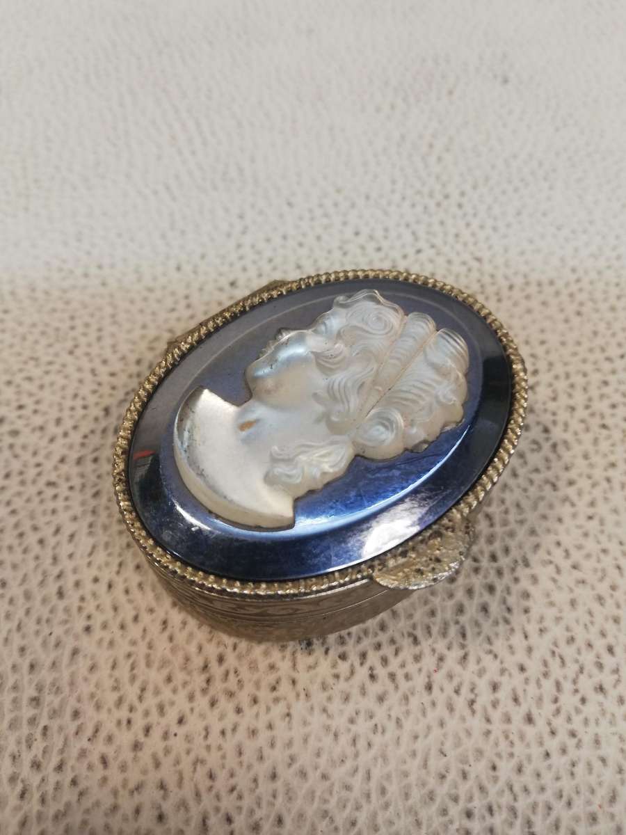 Vintage Cameo Vatican City Pillbox - Italy