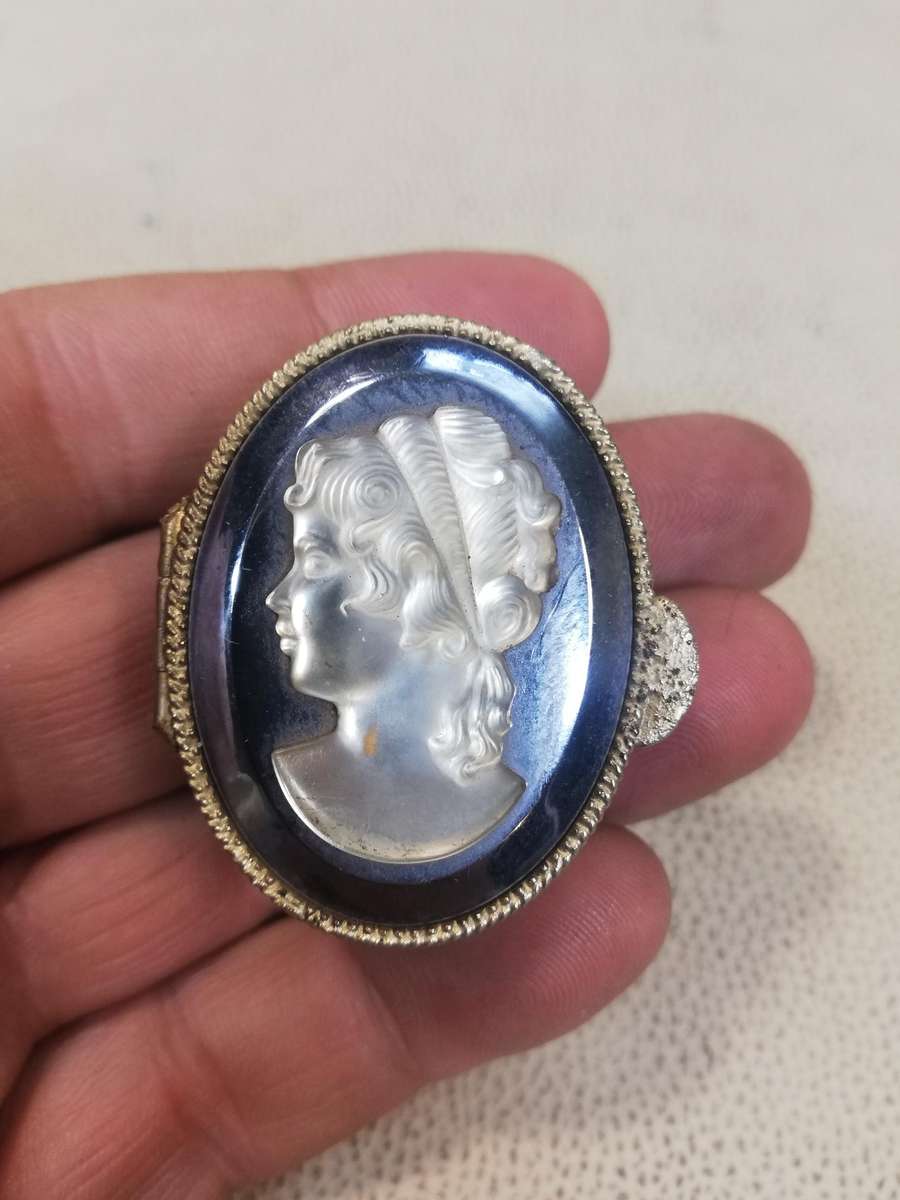Vintage Cameo Vatican City Pillbox - Italy