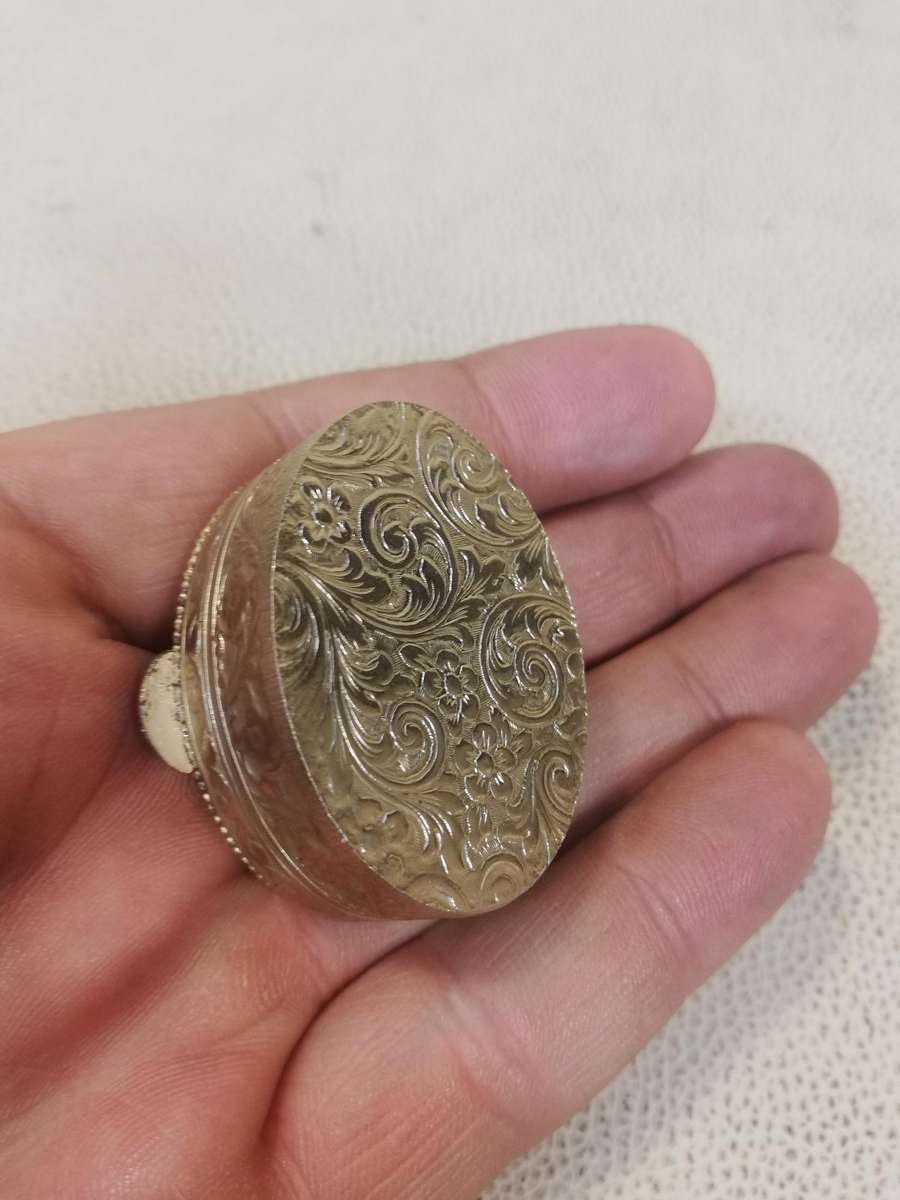 Vintage Cameo Vatican City Pillbox - Italy