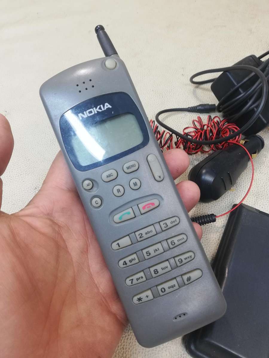 Vintage Nokia Nokia 2010 - Brick phone - Complete with Manual and Chargers