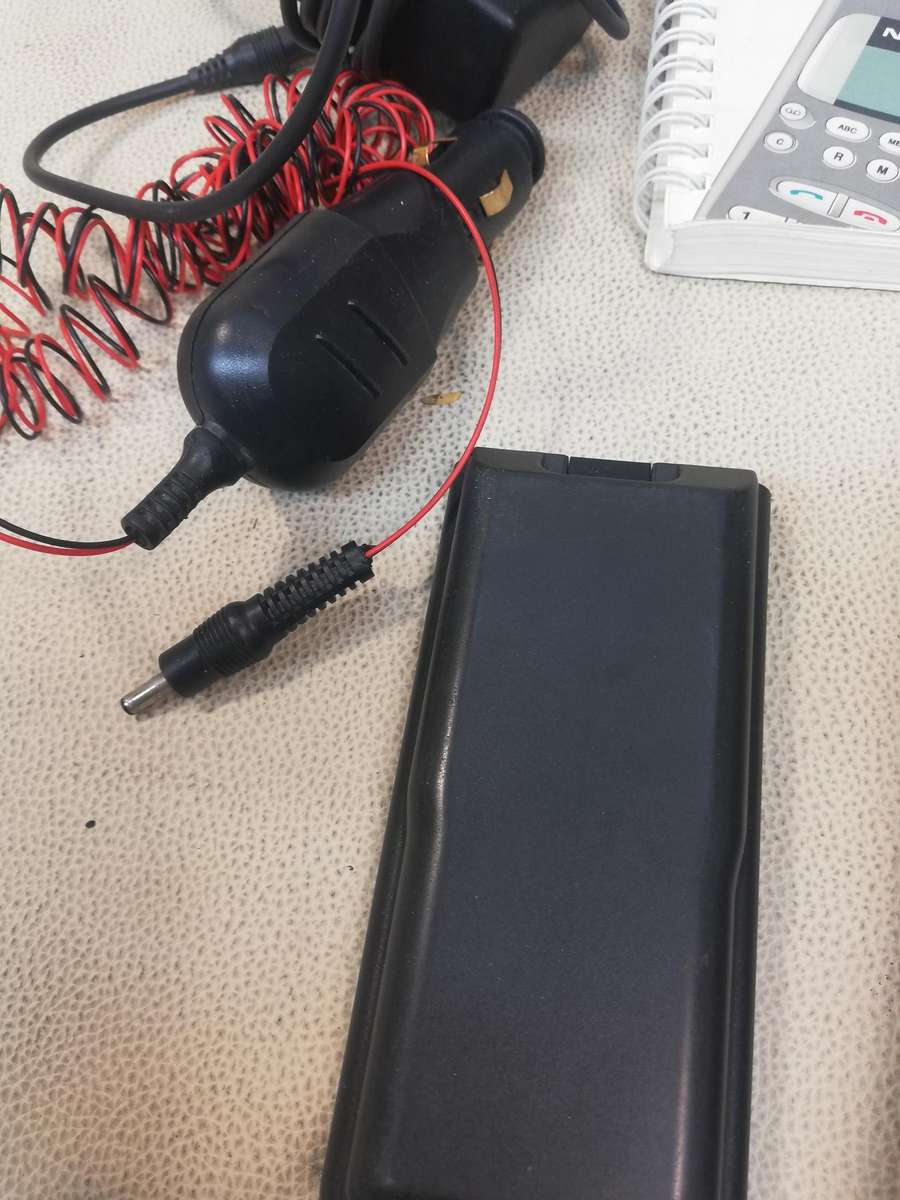 Vintage Nokia Nokia 2010 - Brick phone - Complete with Manual and Chargers