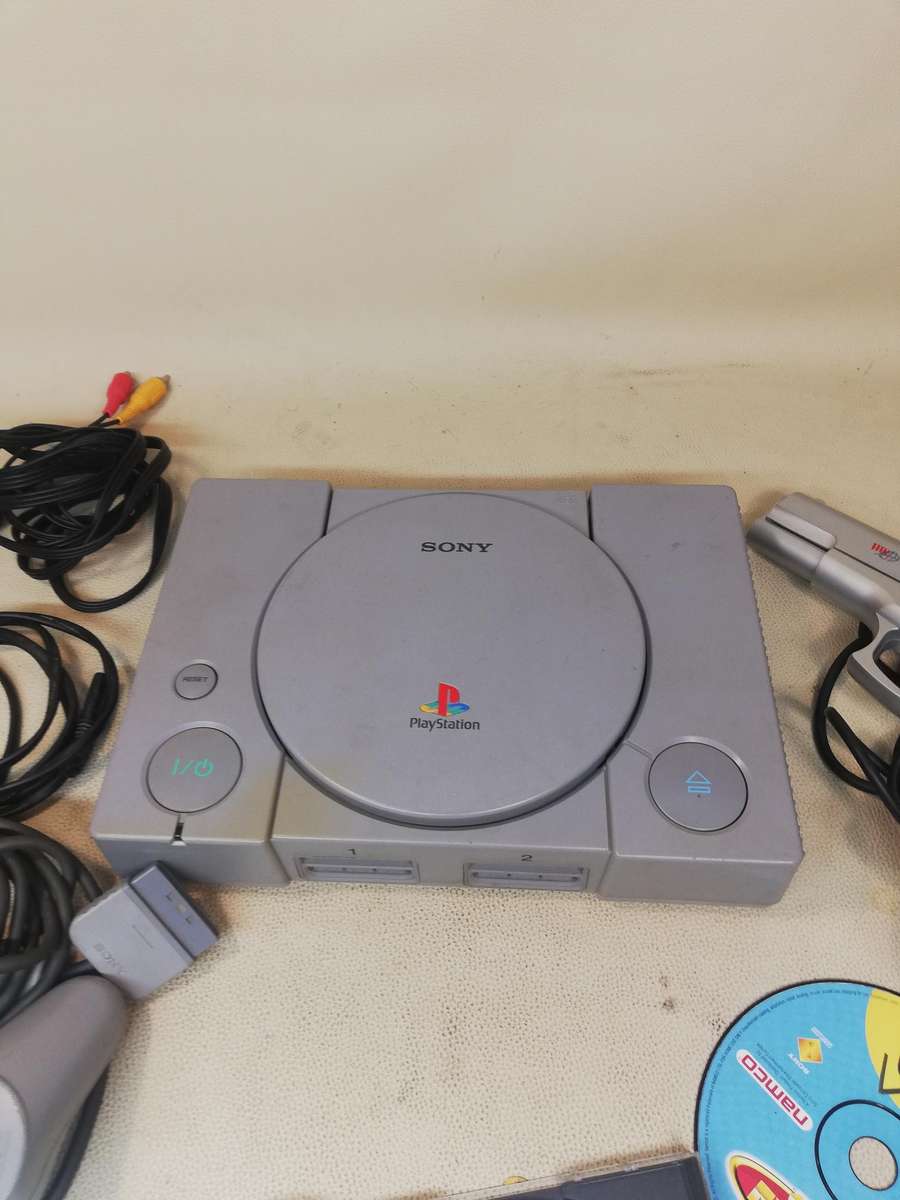 PS1 PlayStation 1 Original Video Game Console WITH/ CONTROLLER LIGHT GUN AND 2 GAMES