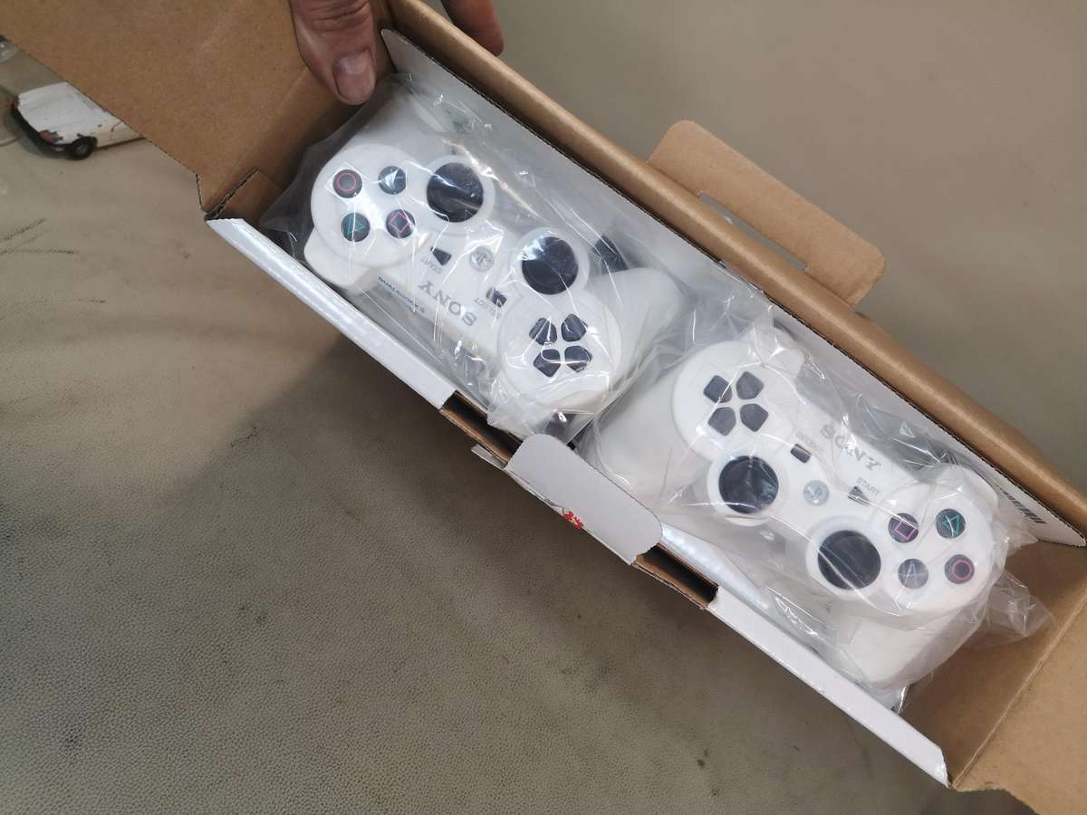 Complete Chrystal White Sony PS3-CECH-4204A + 2 Controls