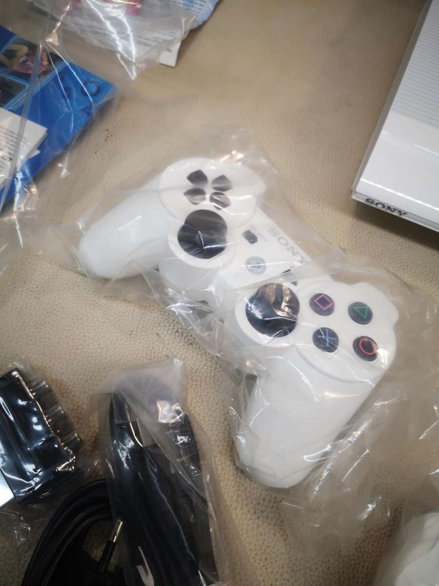 Complete Chrystal White Sony PS3-CECH-4204A + 2 Controls