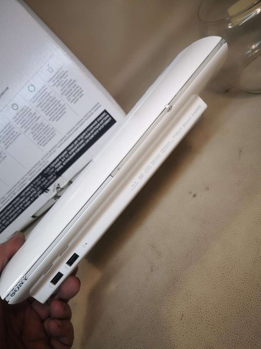 Complete Chrystal White Sony PS3-CECH-4204A + 2 Controls