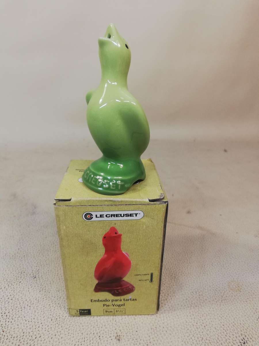 NEW Le Creuset Pie Bird Baking Funnel Marseille Green - Rare