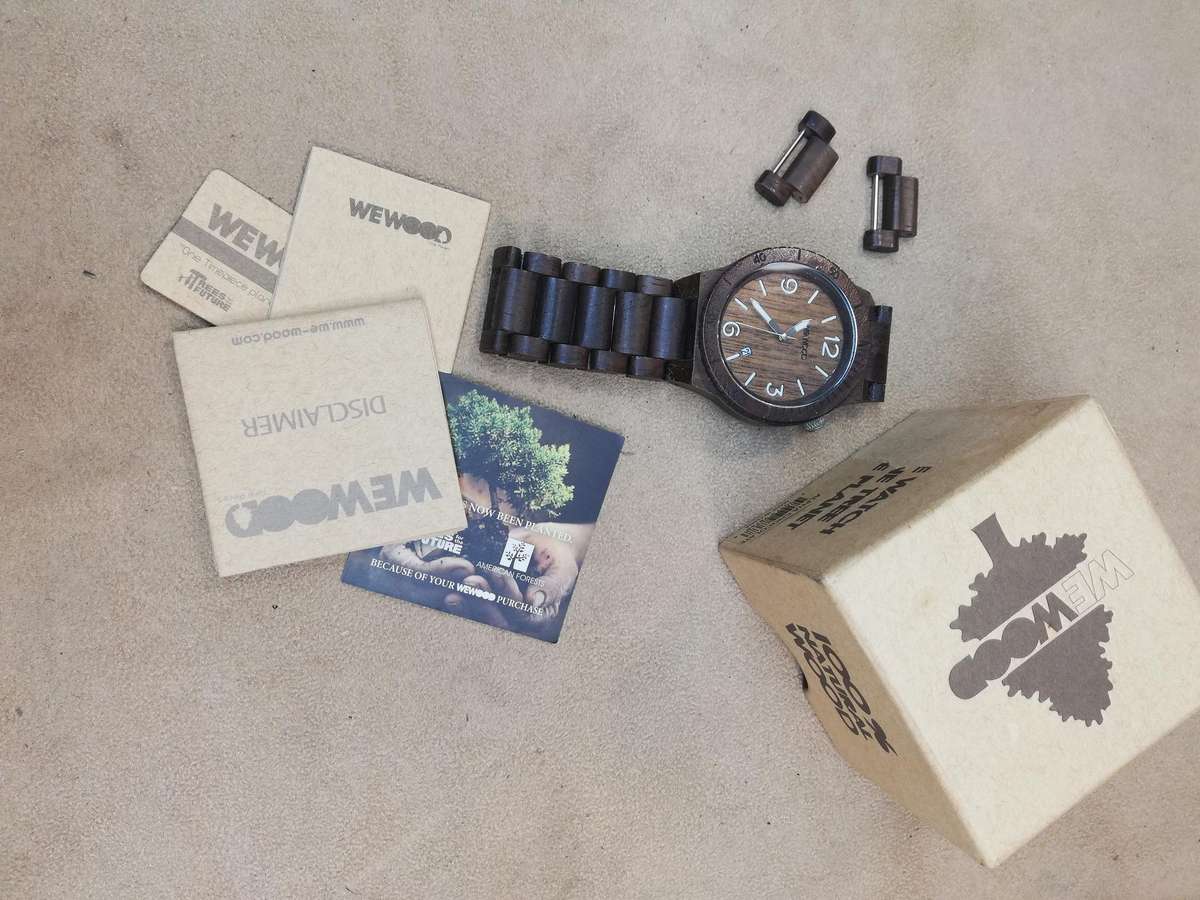 Wewood 100% Natural Wood Men's Quartz Wristwatch Camping Brown With Box & Papers