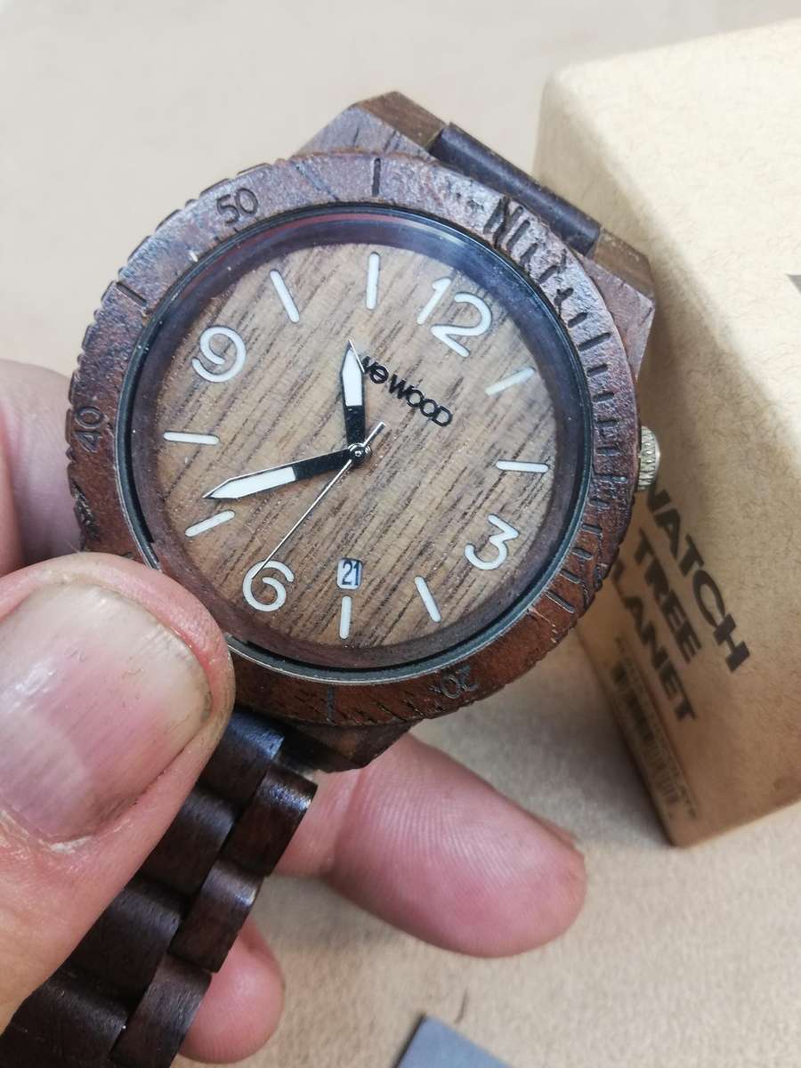 Wewood 100% Natural Wood Men's Quartz Wristwatch Camping Brown With Box & Papers