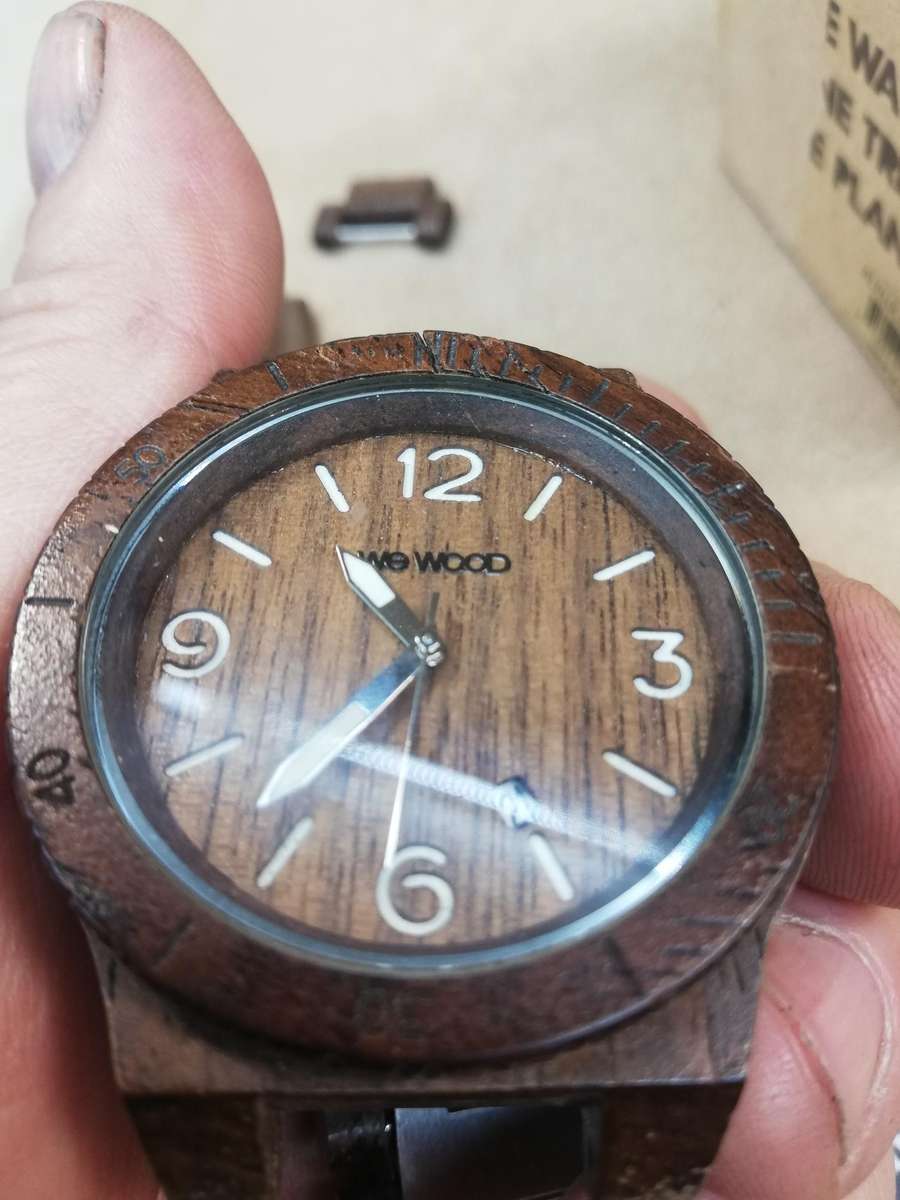 Wewood 100% Natural Wood Men's Quartz Wristwatch Camping Brown With Box & Papers