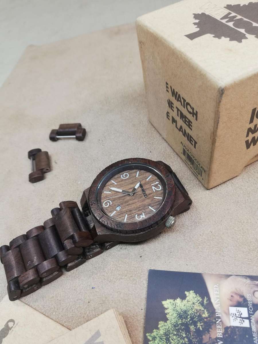 Wewood 100% Natural Wood Men's Quartz Wristwatch Camping Brown With Box & Papers