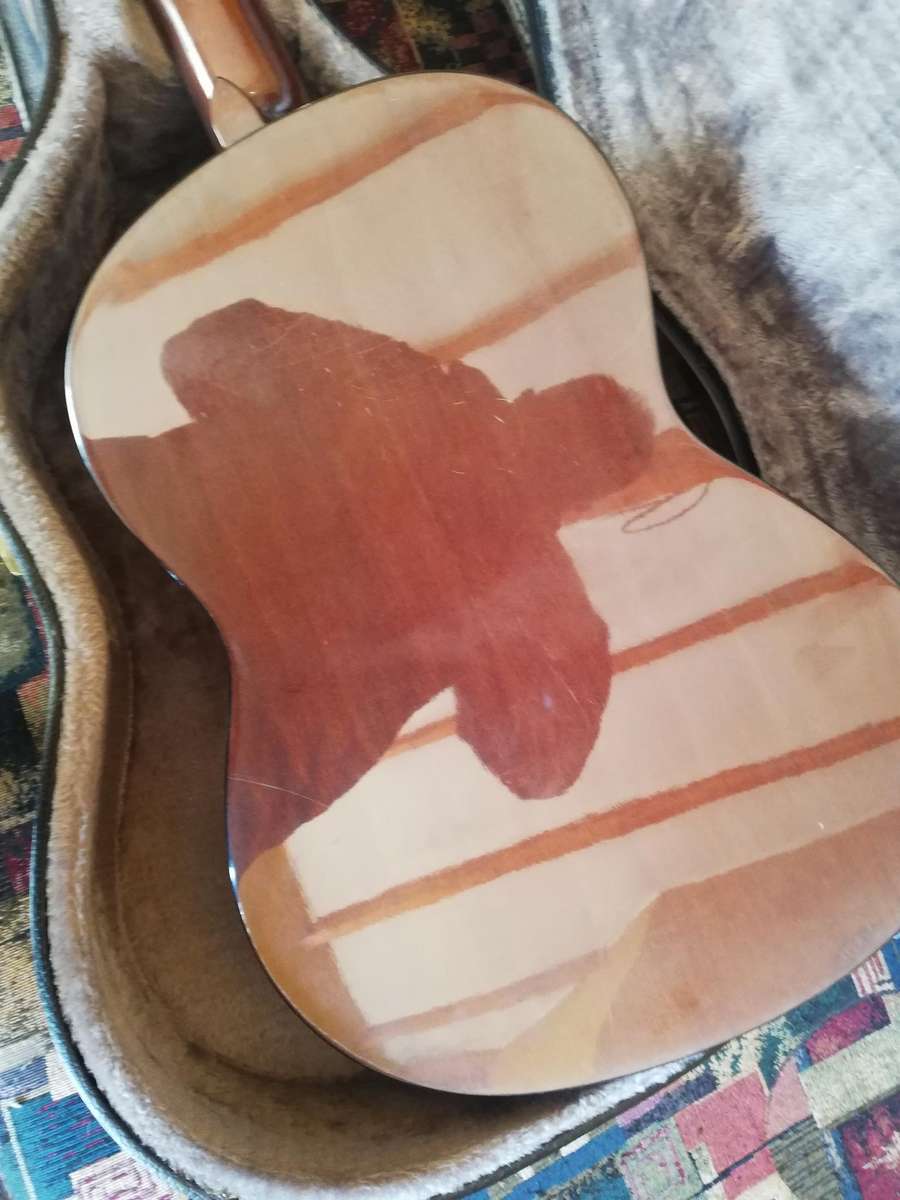 Beautifull YAMAHA CG-100A Classical Guitar in a Guitar Case