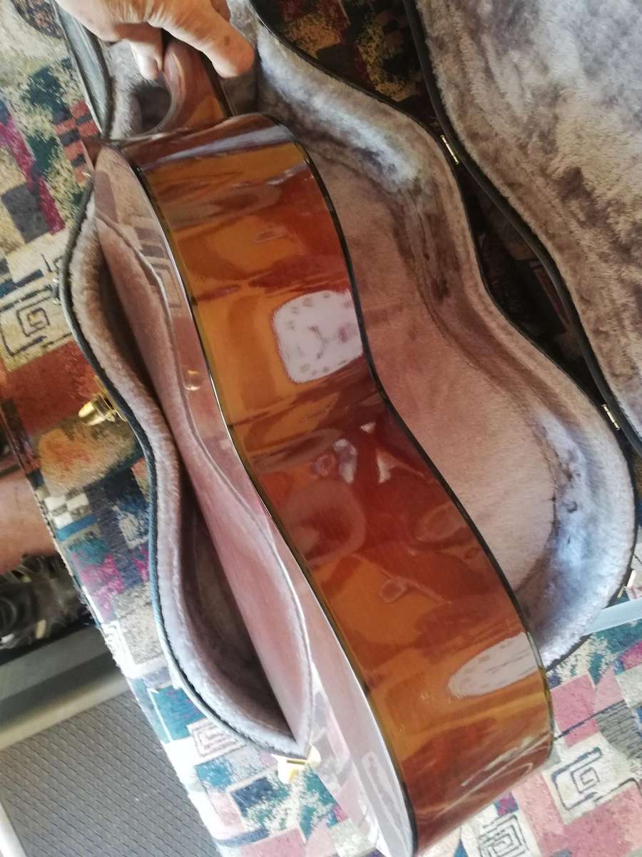 Beautifull YAMAHA CG-100A Classical Guitar in a Guitar Case