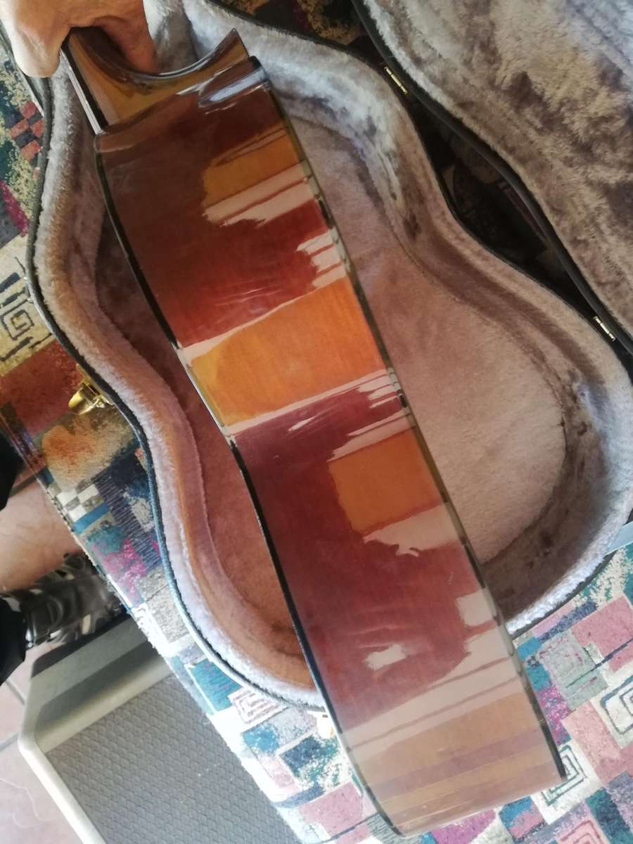 Beautifull YAMAHA CG-100A Classical Guitar in a Guitar Case