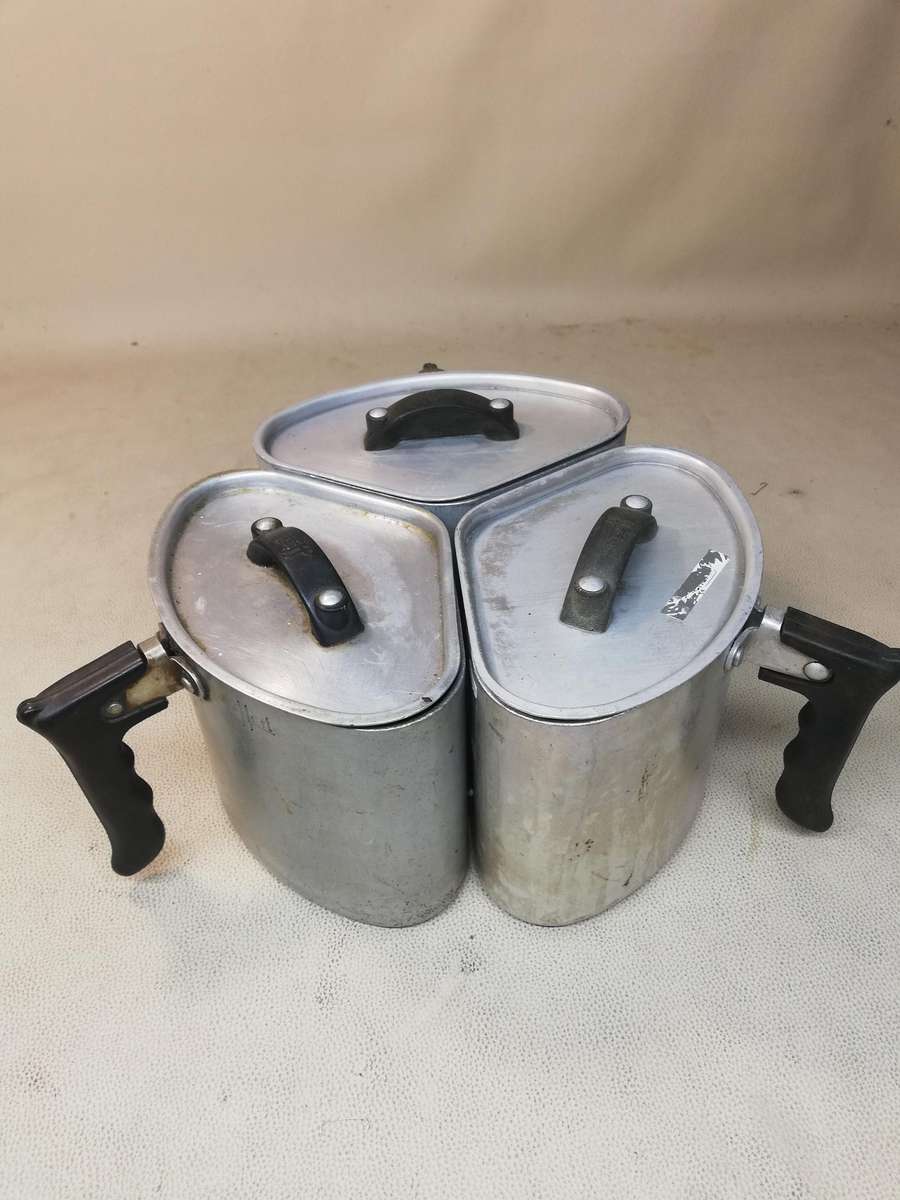 3 VINTAGE TRIANGULAR ALUMINUM HART COOKING POTS