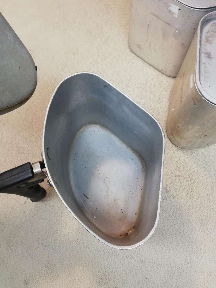 3 VINTAGE TRIANGULAR ALUMINUM HART COOKING POTS