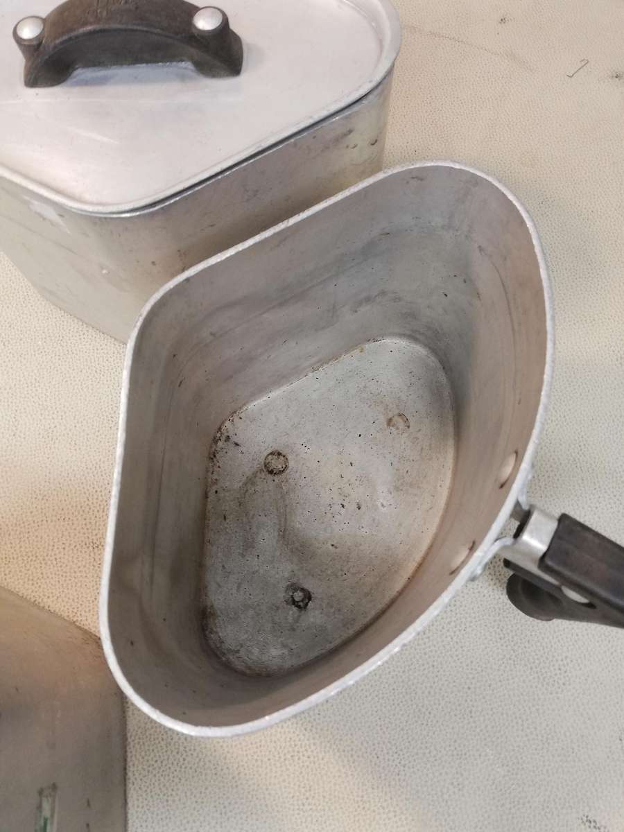 3 VINTAGE TRIANGULAR ALUMINUM HART COOKING POTS