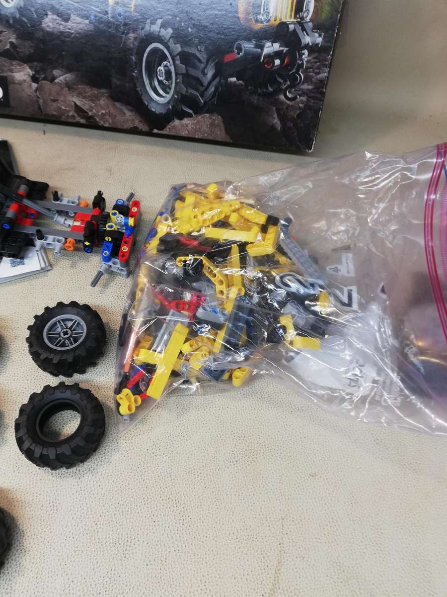 LEGO 42122 Technic Jeep® Wrangler - I don't Now if its complete