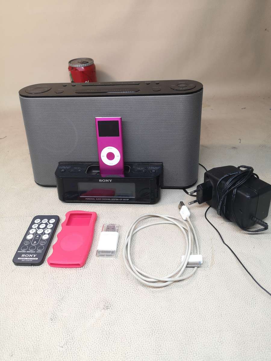 Sony ICF-DS11iP iPod Docking Station with iPod 4GB and 8GB Apple USB