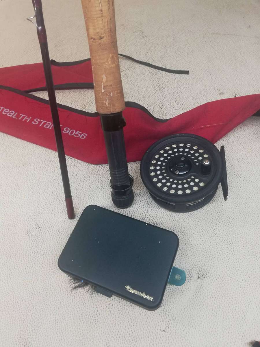 Sold Stealth Fly Rod (Start 9056) + Stealth Reel (ST100) + Snowbee fly box