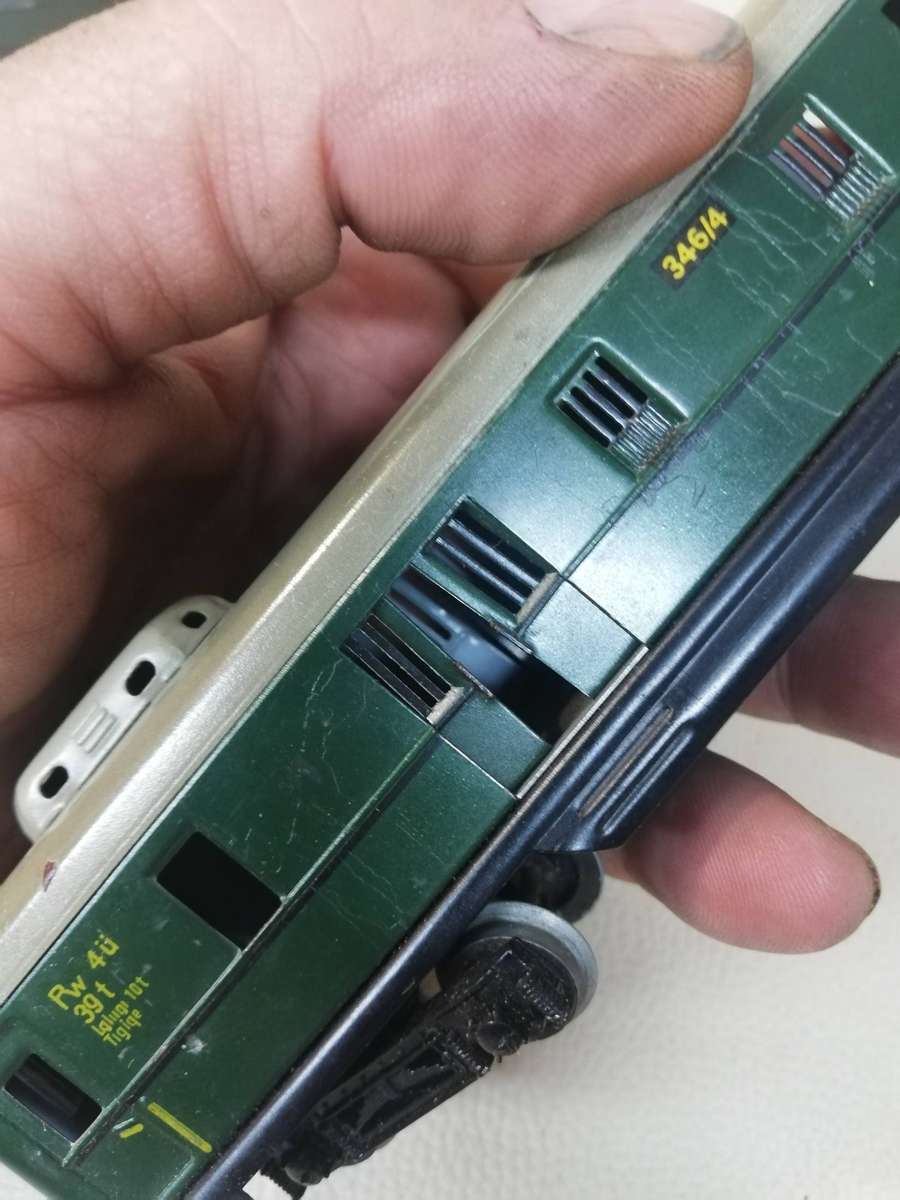 Vintage Märklin HO Scale Metal Coaches - Stunning Complete Condition