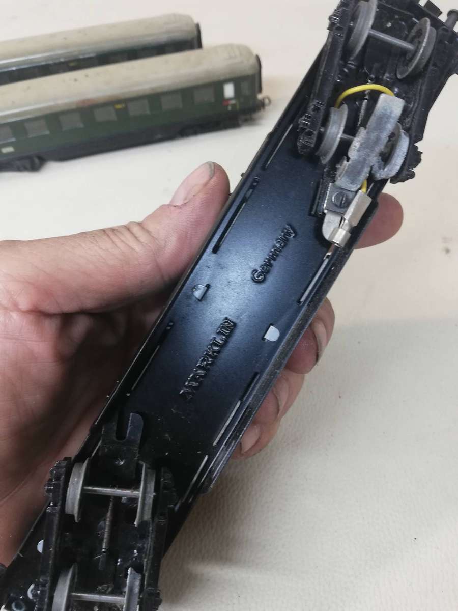 Vintage Märklin HO Scale Metal Coaches - Stunning Complete Condition