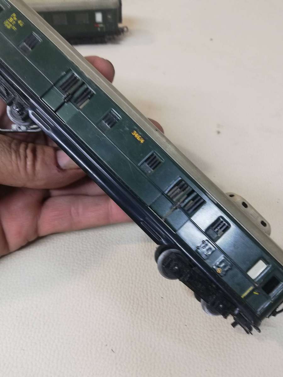 Vintage Märklin HO Scale Metal Coaches - Stunning Complete Condition