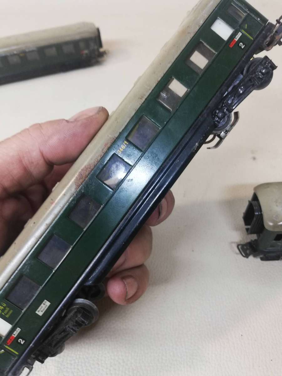Vintage Märklin HO Scale Metal Coaches - Stunning Complete Condition