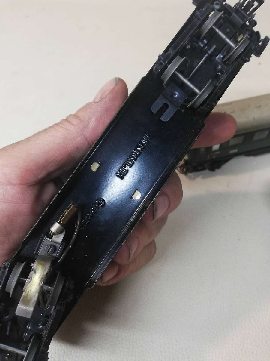 Vintage Märklin HO Scale Metal Coaches - Stunning Complete Condition