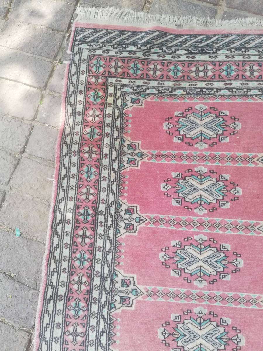 Beautiful Vintage Handmade Wool Persian Carpet - 1700 x 940mm