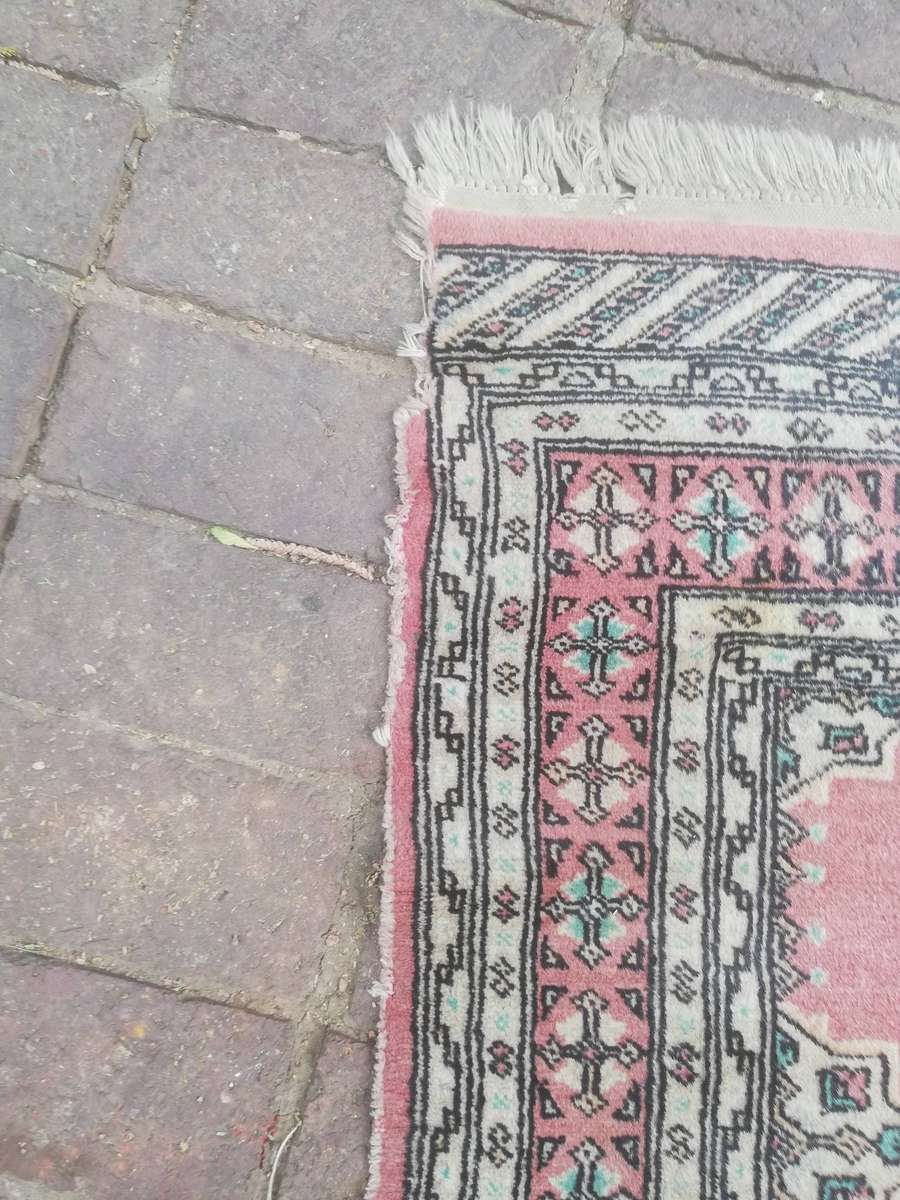 Beautiful Vintage Handmade Wool Persian Carpet - 1700 x 940mm