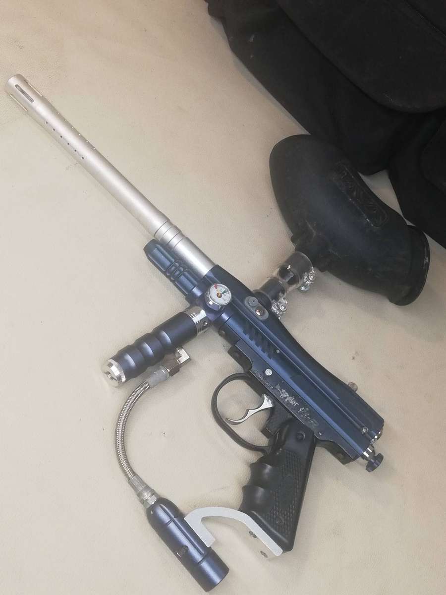 Spyder TL-X Paintball Gun with hopper and Padded Gun Bag - Working Condition