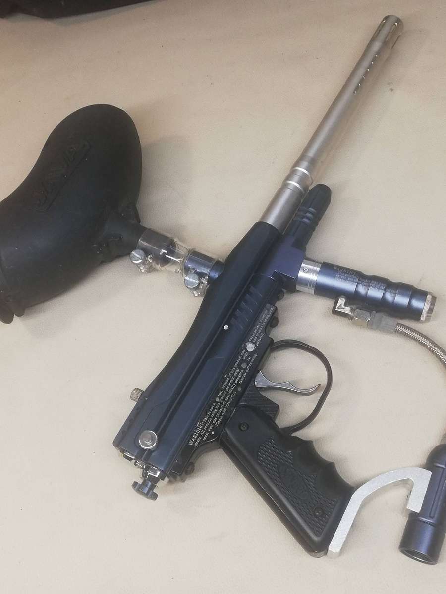 Spyder TL-X Paintball Gun with hopper and Padded Gun Bag - Working Condition