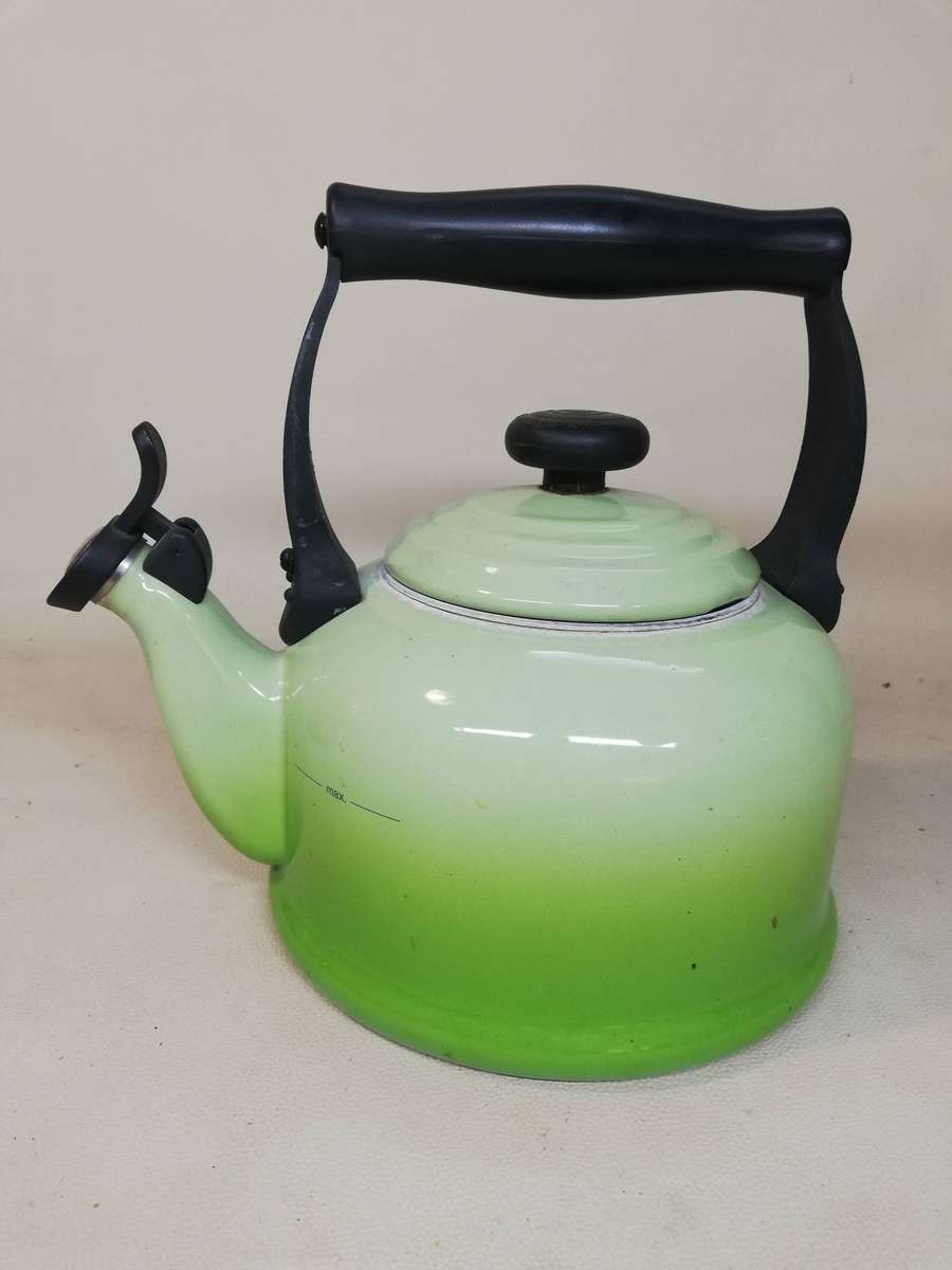 Stunning Le Creuset Whistling Teakettle - 2.1L