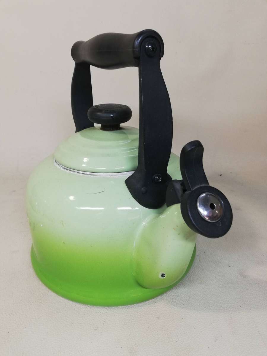 Stunning Le Creuset Whistling Teakettle - 2.1L