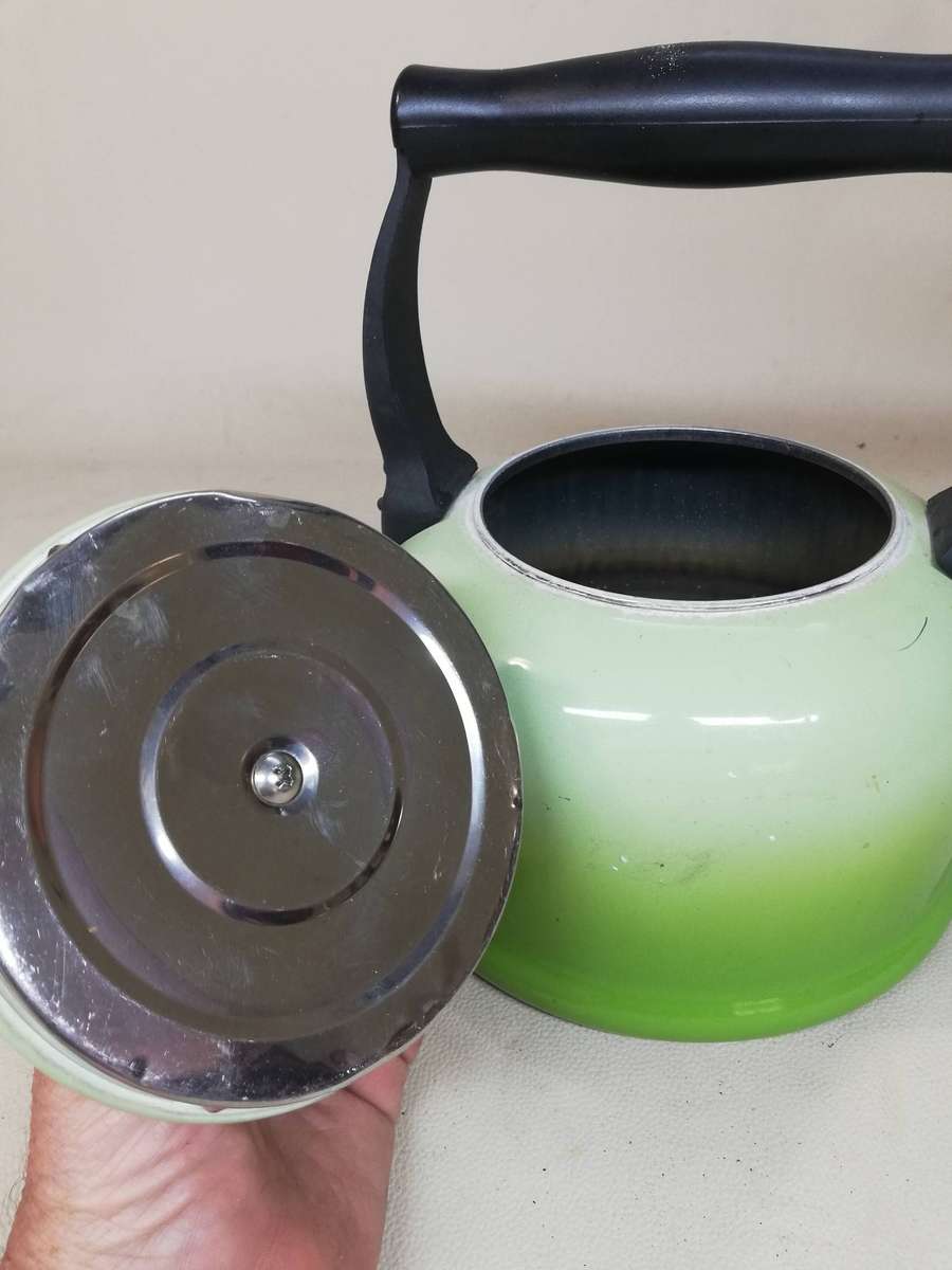 Stunning Le Creuset Whistling Teakettle - 2.1L