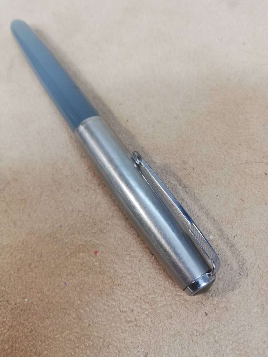 Vintage PARKER 51 Grey FOUNTAIN PEN w/ Brushed Steel Cap