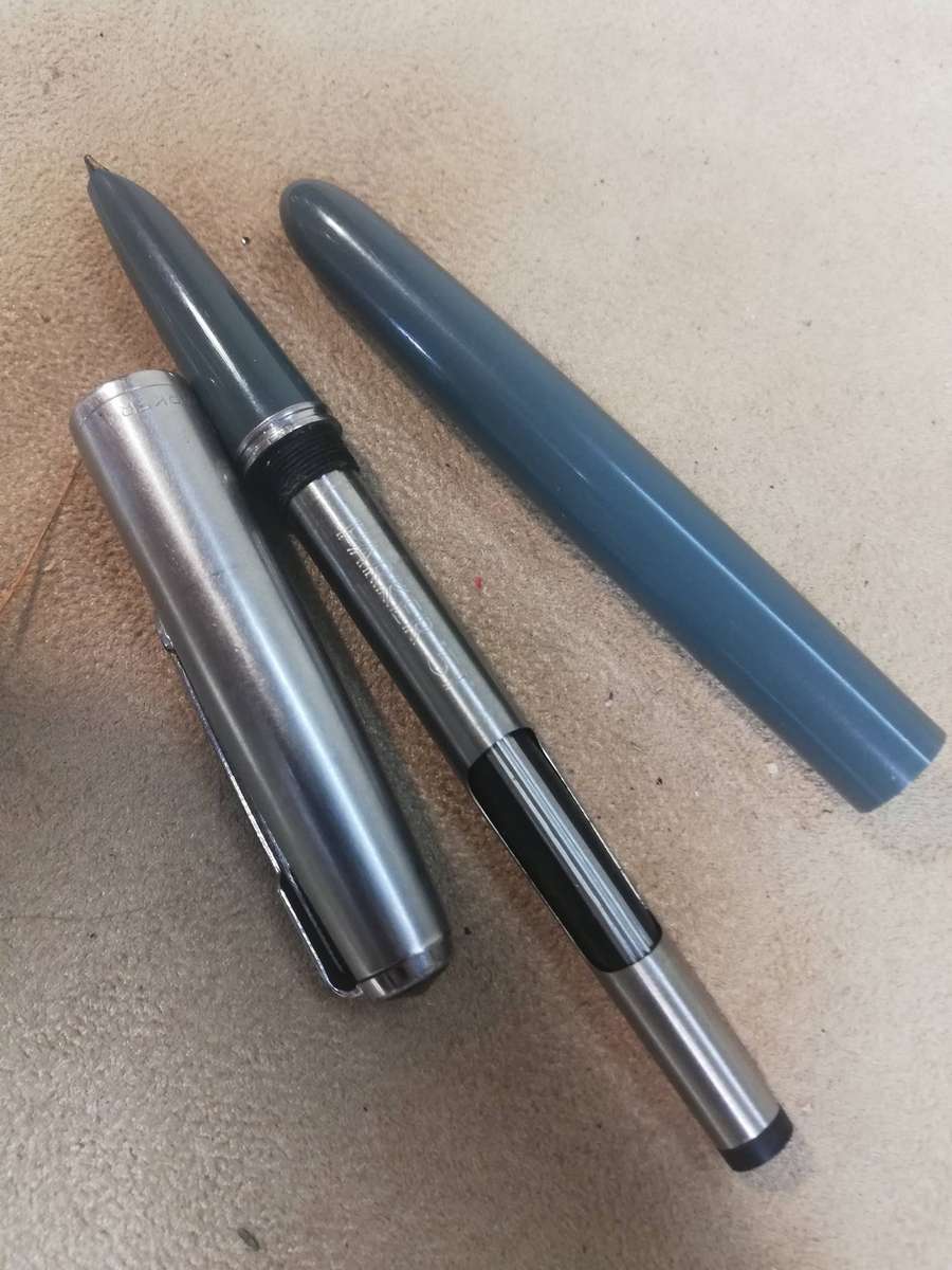 Vintage PARKER 51 Grey FOUNTAIN PEN w/ Brushed Steel Cap