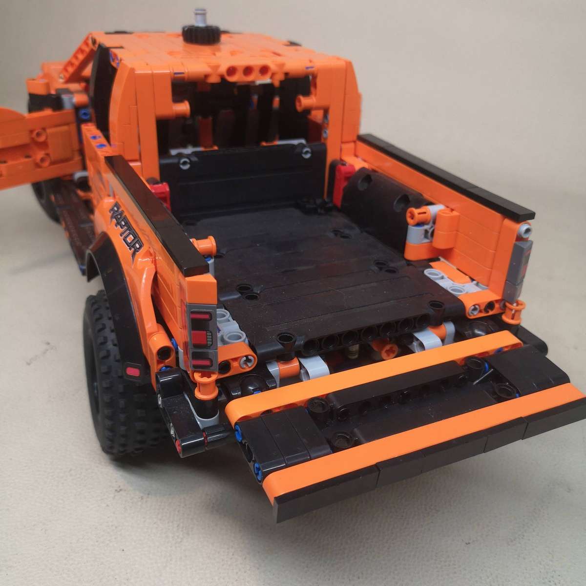 Very Large Ford F-150 Raptor Off Road Pickup Truck - 1379 Pcs - Complete