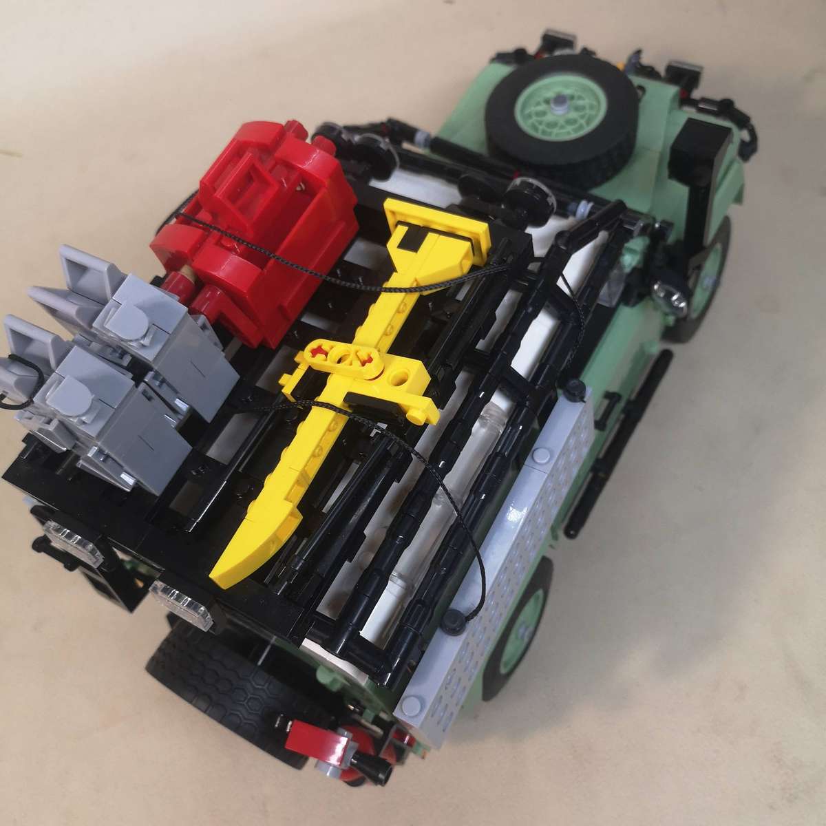 Stunning Land Rover Classic Defender 90 Replica Building Blocks ICONS 2336pcs