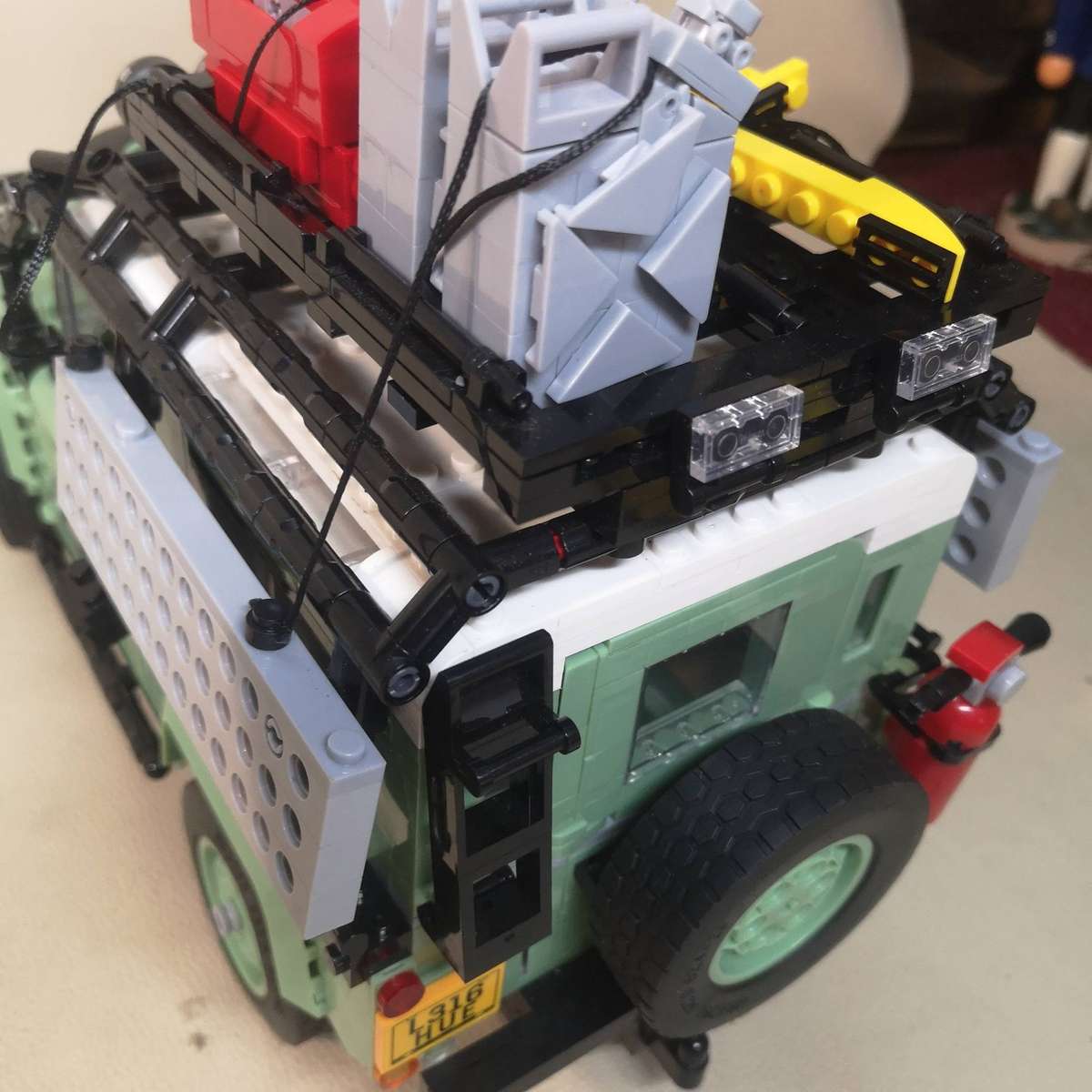 Stunning Land Rover Classic Defender 90 Replica Building Blocks ICONS 2336pcs