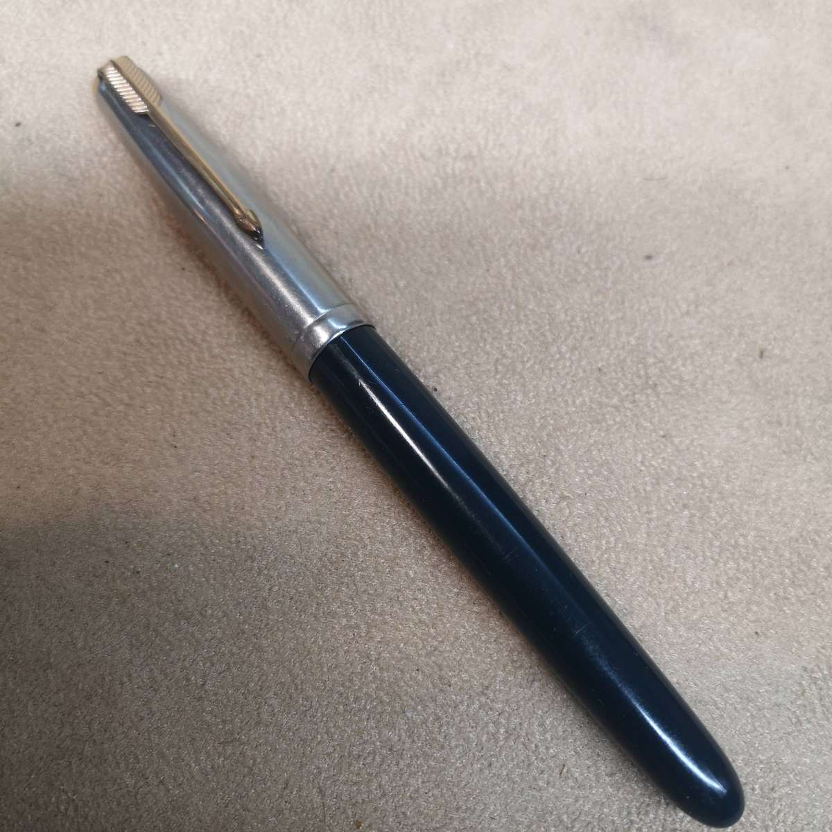 Parker 51 Vacumatic Dark Green 14 karat Gold Nip Fountain Pen 1 of 2