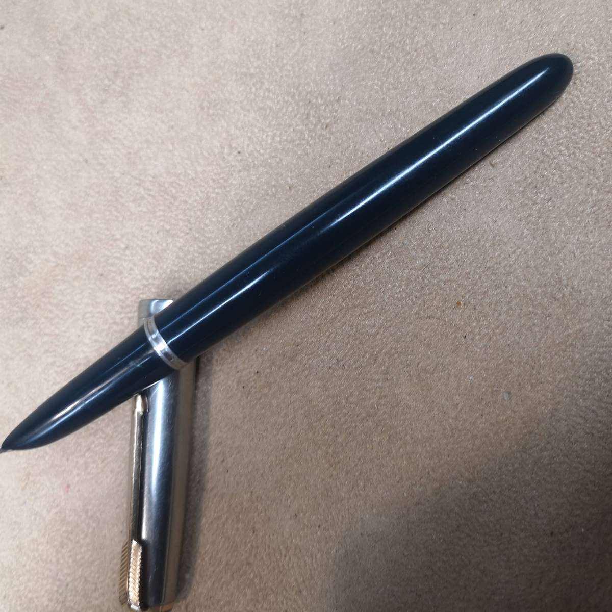 Parker 51 Vacumatic Dark Green 14 karat Gold Nip Fountain Pen 1 of 2